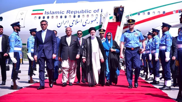 Iranian president vows to boost trade with Pakistan to $10 billion a year