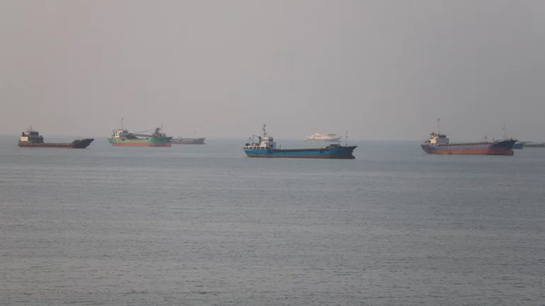 Qatar keeps gas flowing through Hormuz