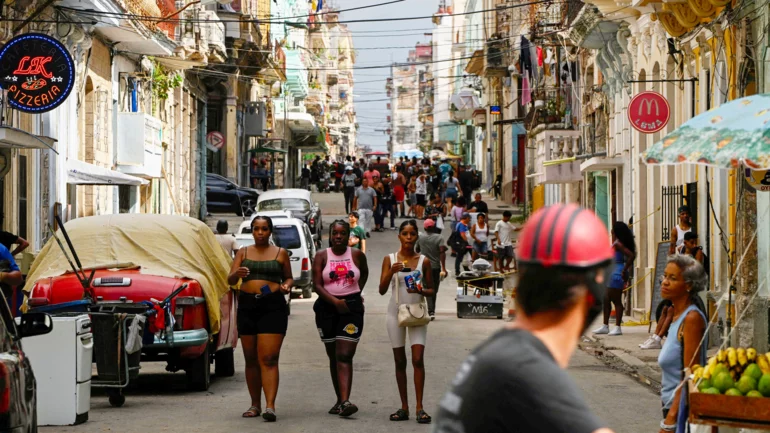 Exclusive-CIA highlighted Cuba's grim economy but gave mixed view on government falling