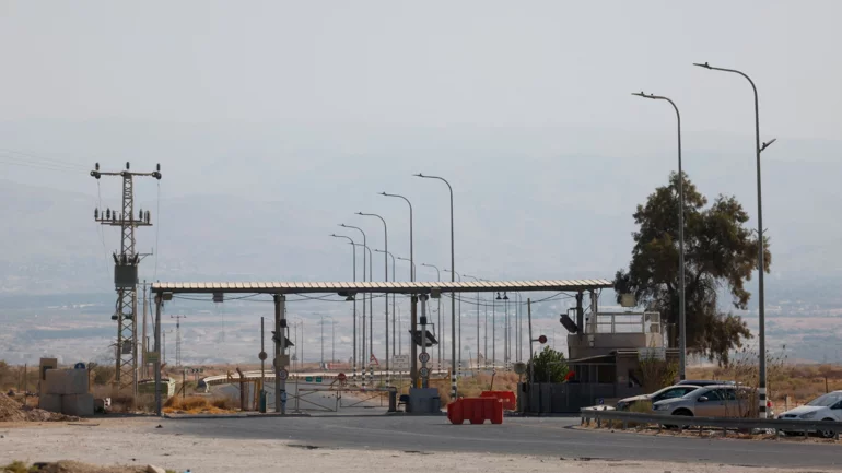 Israel to reopen West Bank crossing to Jordan to passenger traffic only