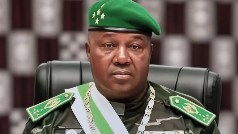 Mutinous soldiers attack airport, presidency in Niger capital, sources say