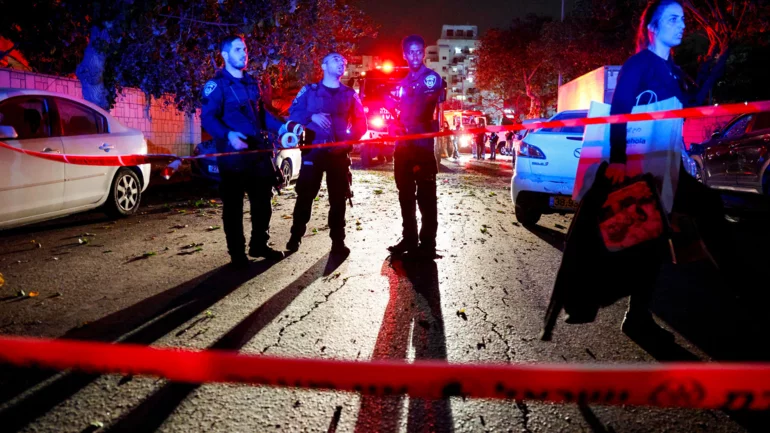 Hamas fires rockets at Israeli cities