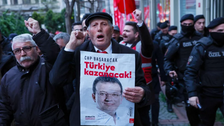 Jailed Istanbul mayor denies insulting prosecutor in court