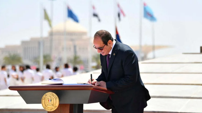 Egypt's Sisi starts third term pledging more investment, social spending