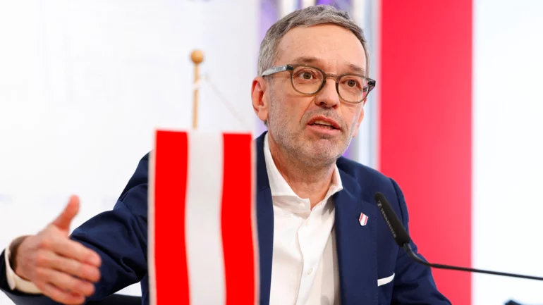 Austrian far-right leader criticises president over coalition talks