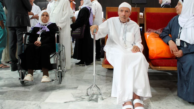 As ties thaw with Saudi Arabia, thousands of Syrians fly there for haj