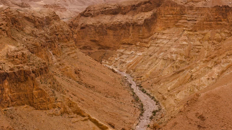 Flash floods kill five in Oman